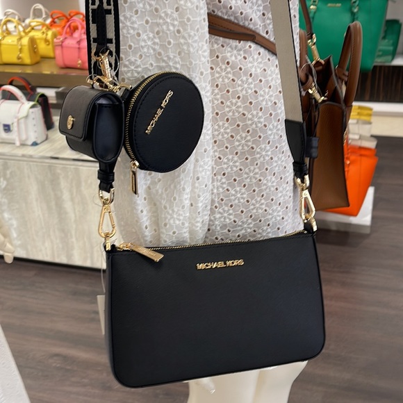 MICHAEL KORS
Jet Set Saffiano Leather Crossbody Bag with Case for Airpods Pro® - Picture 11 of 16